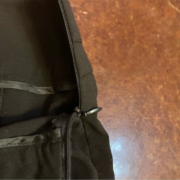 Ladies Larry Levine Black Pencil Skirt with Ruffle - Picture 3 of 4